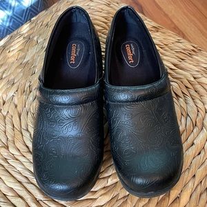 Safe T Step Comfort Paisley Embossed Leather Clogs